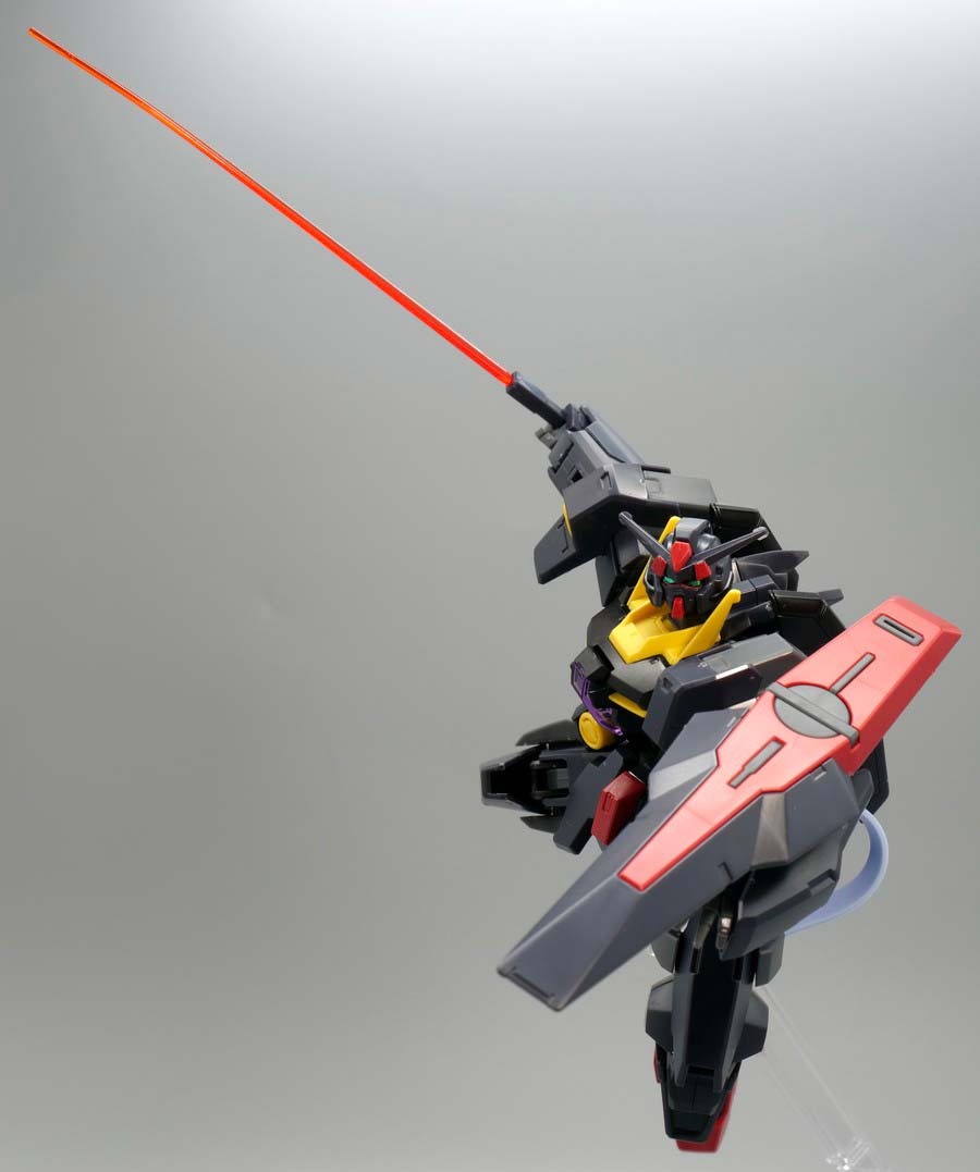 HGガンダムプルトーネブラックのガンプラレビュー画像です
