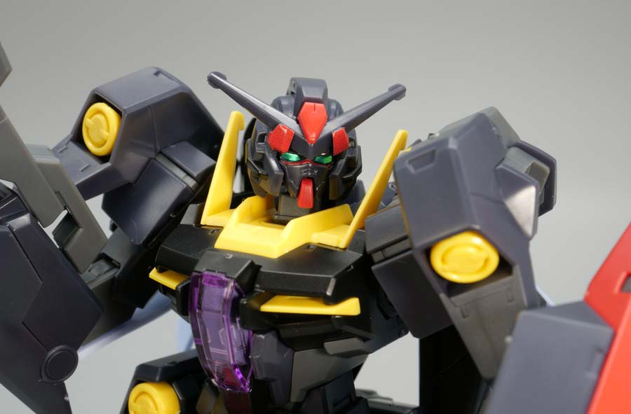 HGガンダムプルトーネブラックのガンプラレビュー画像です
