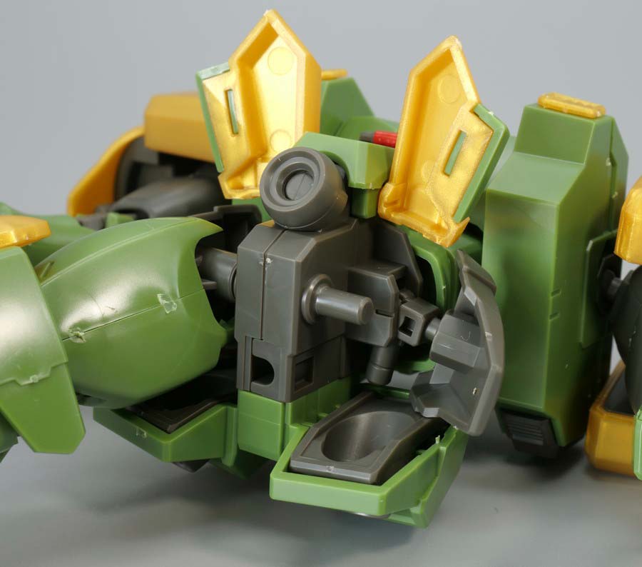HGレオンのガンプラレビュー画像です