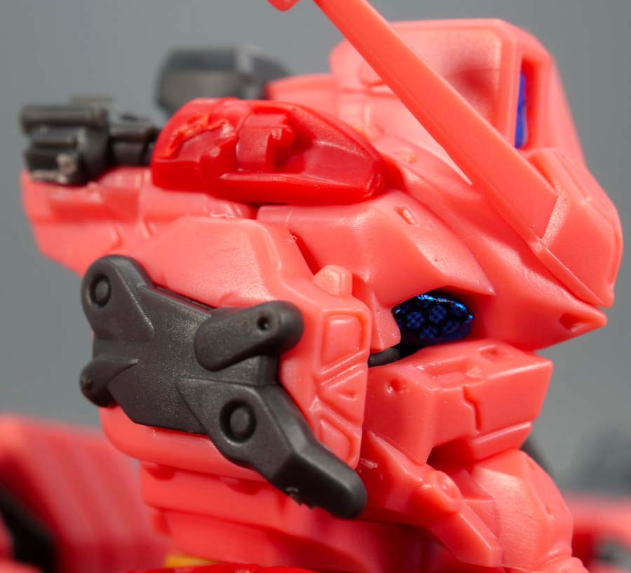 HG赤いガンダムのガンプラレビュー画像です