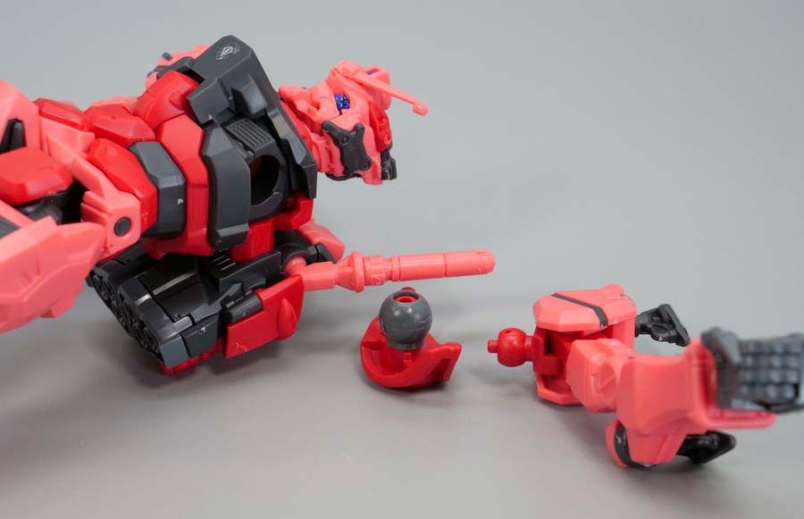 HG赤いガンダムのガンプラレビュー画像です