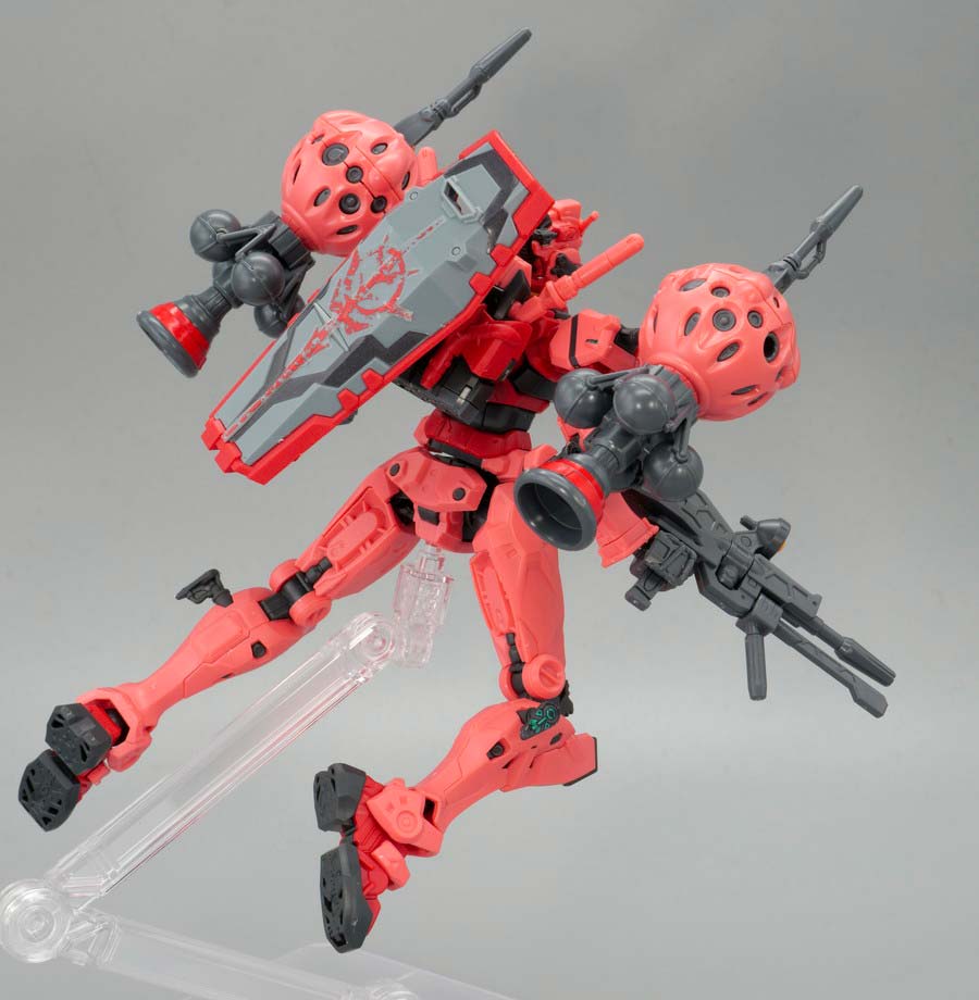 HG赤いガンダムのガンプラレビュー画像です