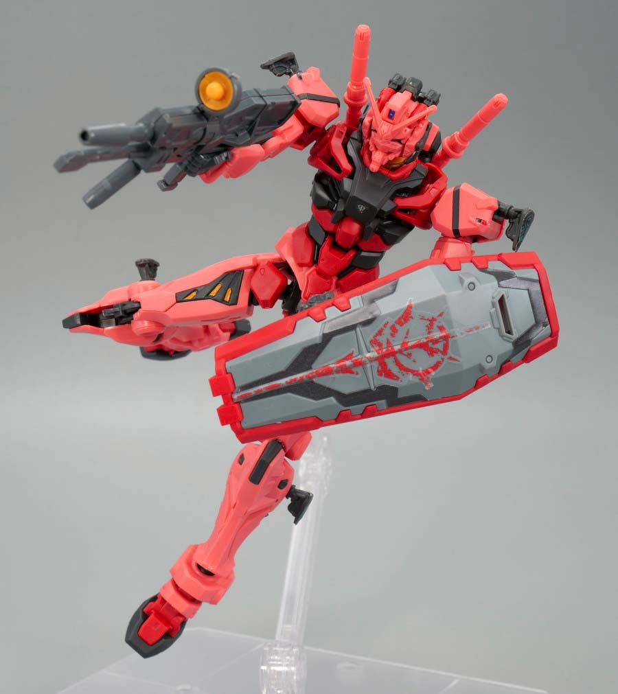 HG赤いガンダムのガンプラレビュー画像です