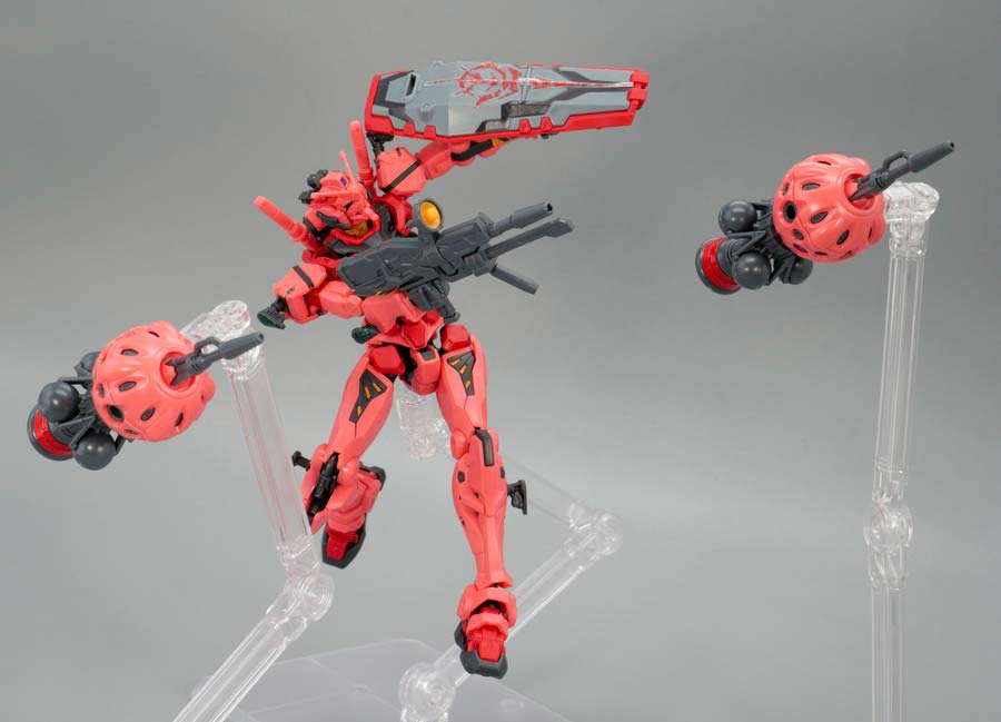 HG赤いガンダムのガンプラレビュー画像です