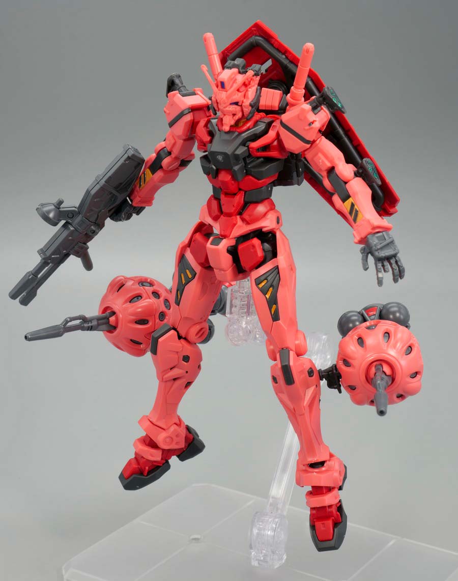 HG赤いガンダムのガンプラレビュー画像です