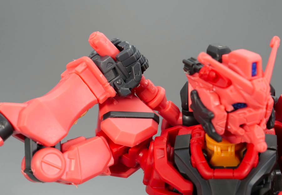 HG赤いガンダムのガンプラレビュー画像です