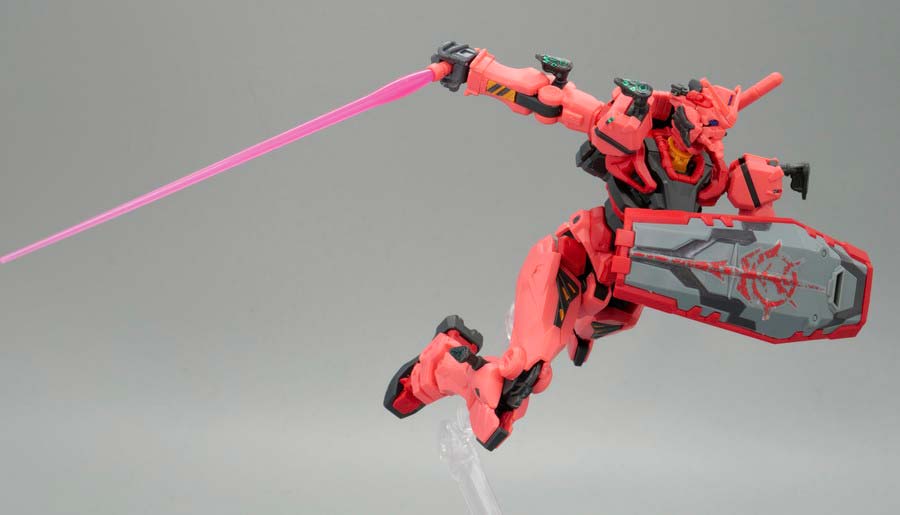 HG赤いガンダムのガンプラレビュー画像です