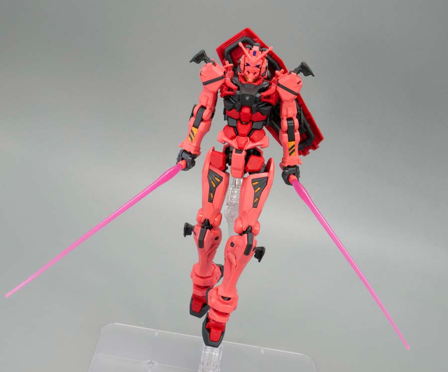 HG赤いガンダムのガンプラレビュー画像です