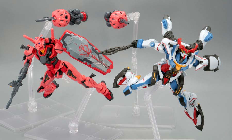 HGジークアクスと赤いガンダムのガンプラ画像です