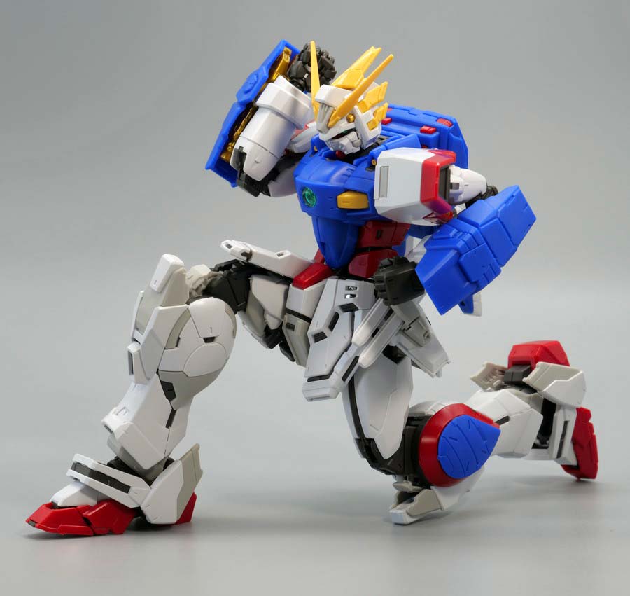 RGシャイニングガンダムのガンプラレビュー画像です