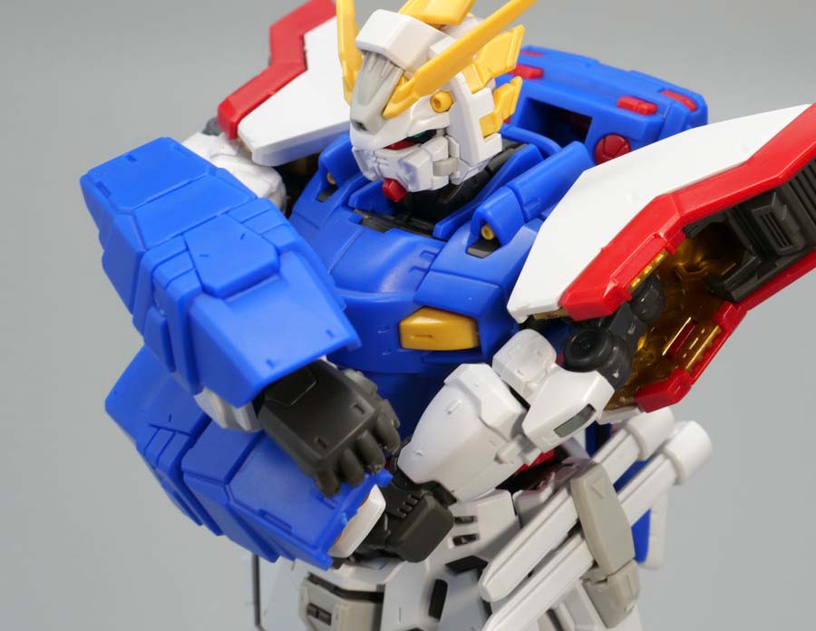 RGシャイニングガンダムのガンプラレビュー画像です