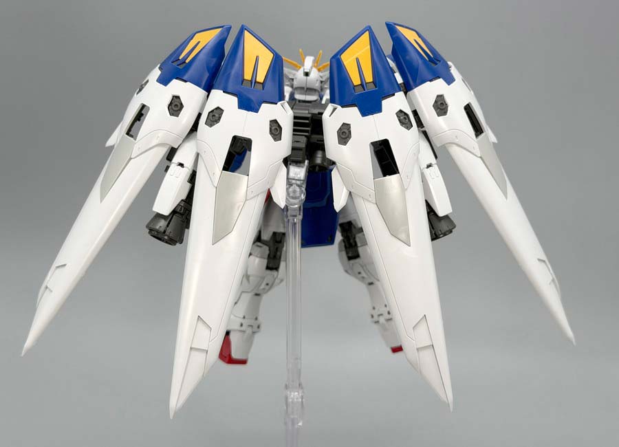 RGウイングガンダムゼロのガンプラレビュー画像です