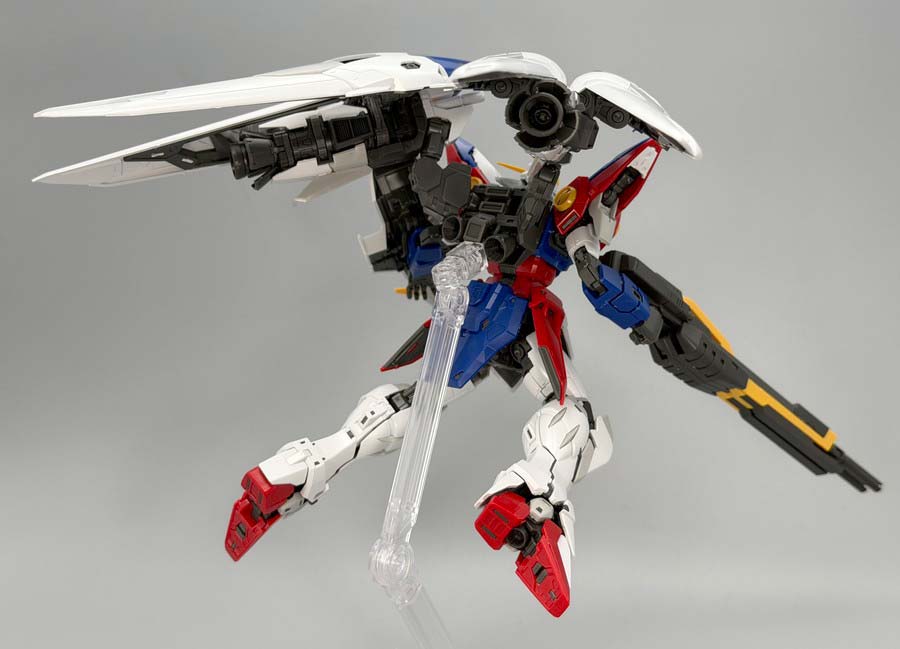 RGウイングガンダムゼロのガンプラレビュー画像です