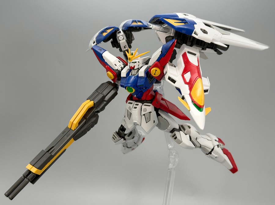 RGウイングガンダムゼロのガンプラレビュー画像です