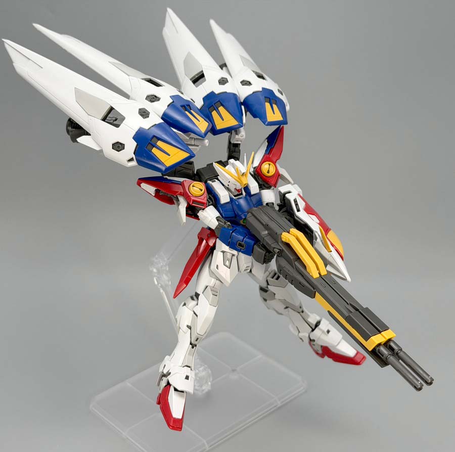 RGウイングガンダムゼロのガンプラレビュー画像です