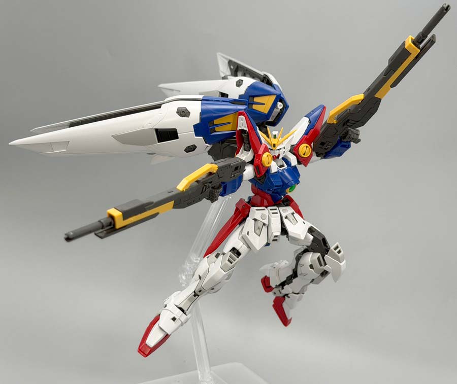 RGウイングガンダムゼロのガンプラレビュー画像です