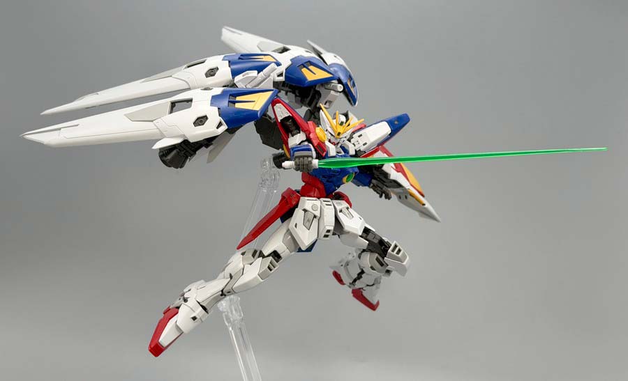 RGウイングガンダムゼロのガンプラレビュー画像です