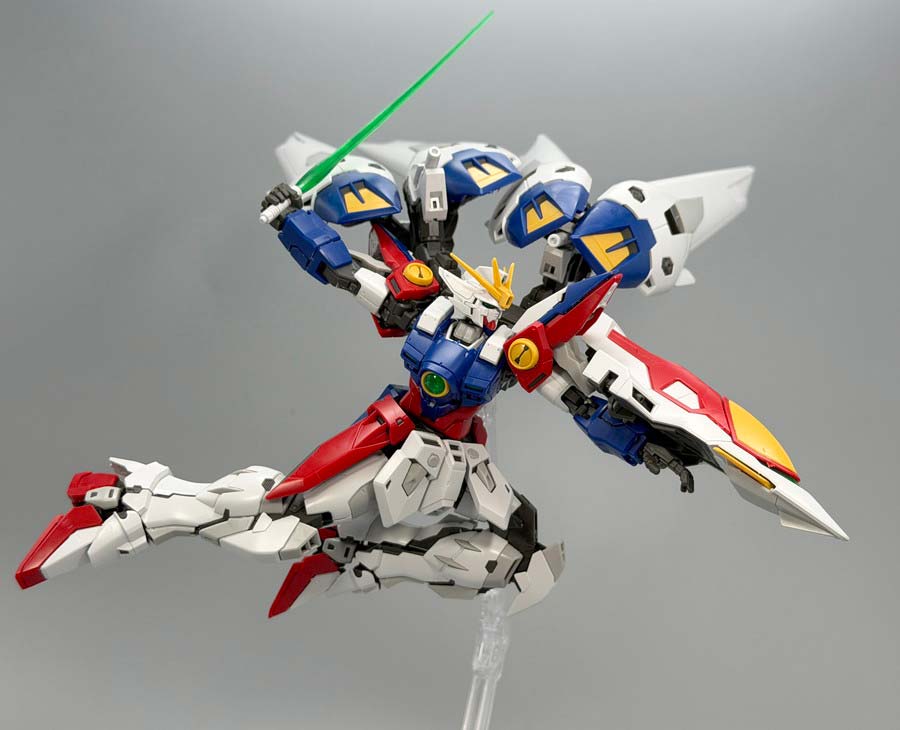 RGウイングガンダムゼロのガンプラレビュー画像です