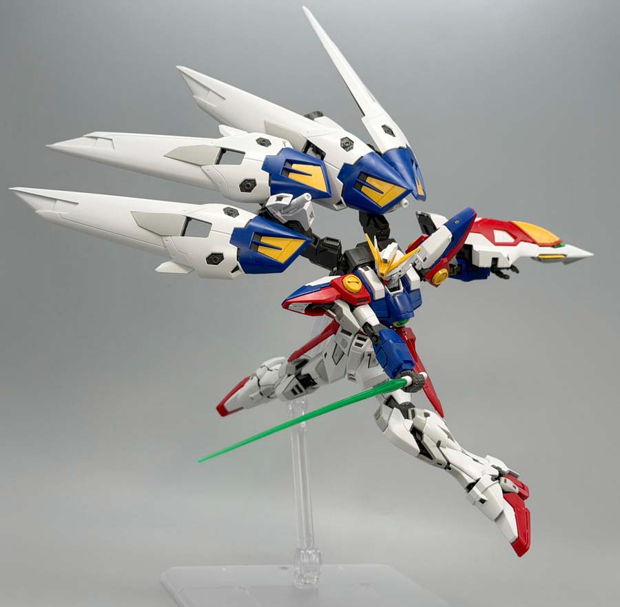 RGウイングガンダムゼロのガンプラレビュー画像です