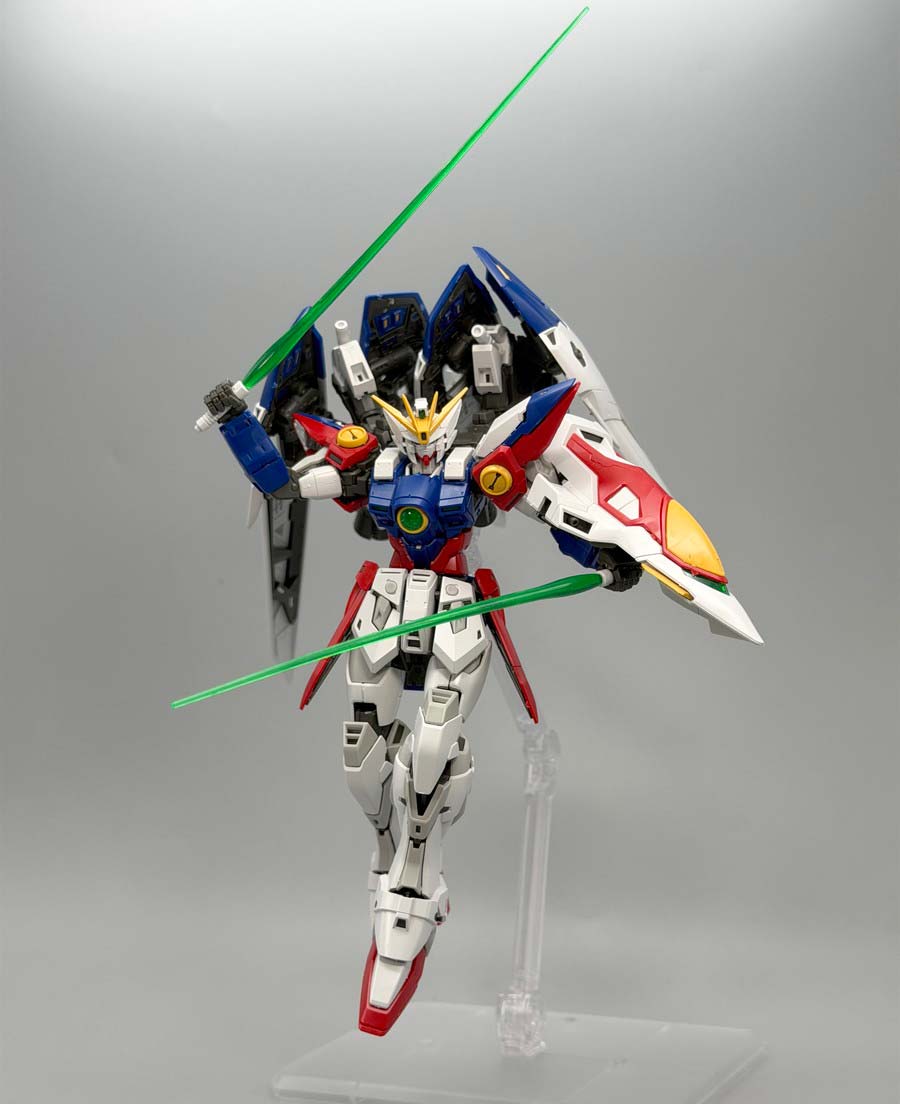 RGウイングガンダムゼロのガンプラレビュー画像です