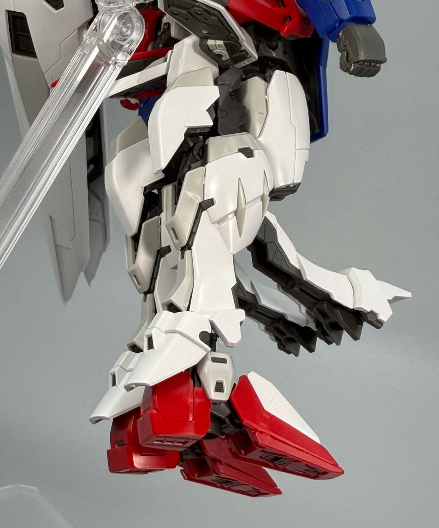 RGウイングガンダムゼロのガンプラレビュー画像です