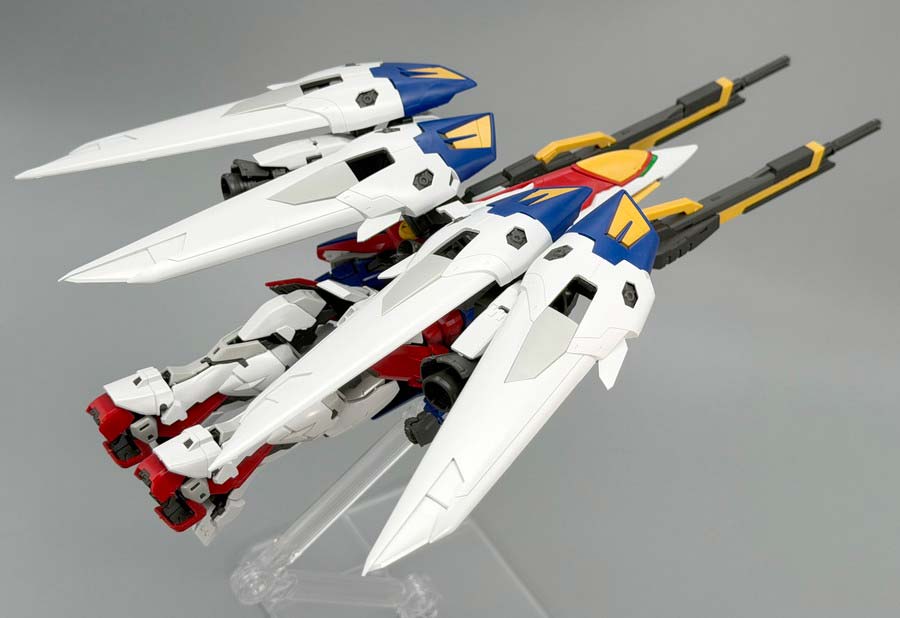 RGウイングガンダムゼロのガンプラレビュー画像です