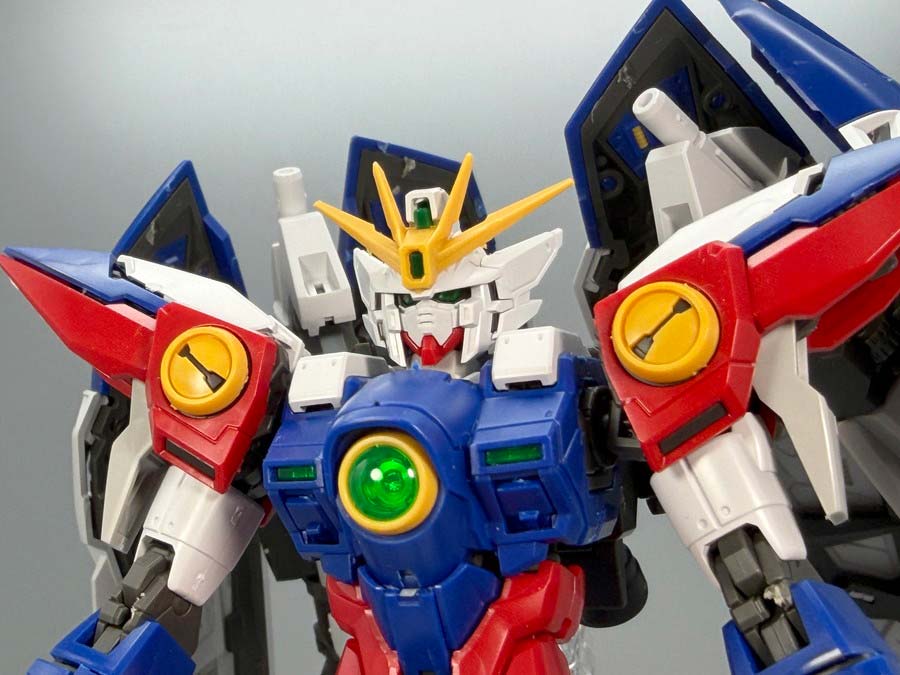 RGウイングガンダムゼロのガンプラレビュー画像です