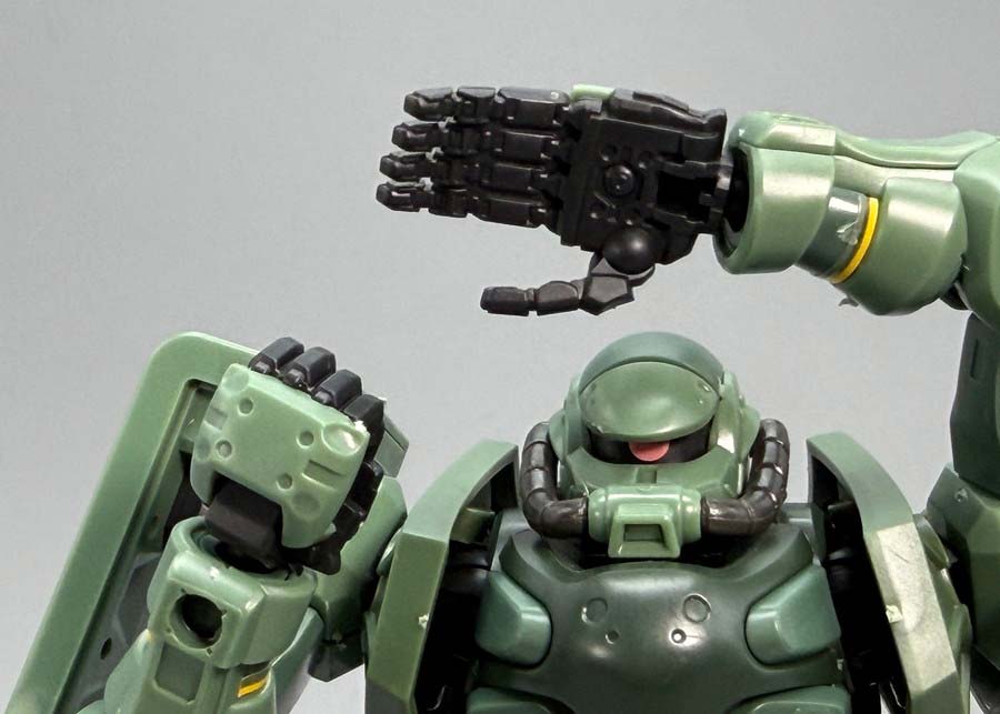 HGザク（GQ）のガンプラレビュー画像です