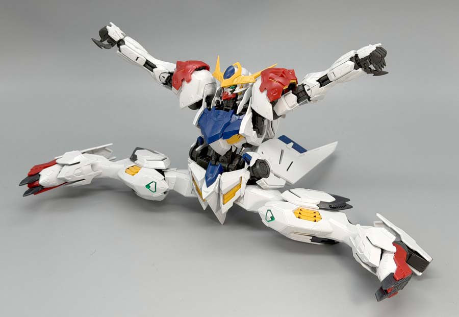 MGガンダムバルバトスルプスのガンプラレビュー画像です