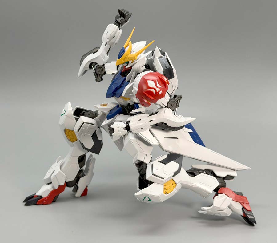 MGガンダムバルバトスルプスのガンプラレビュー画像です