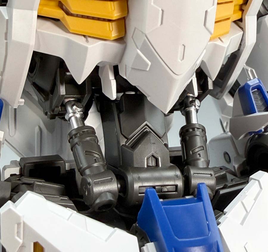 MGガンダムバルバトスルプスのガンプラレビュー画像です