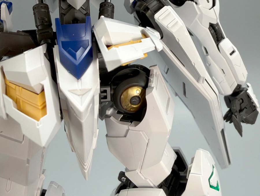 MGガンダムバルバトスルプスのガンプラレビュー画像です