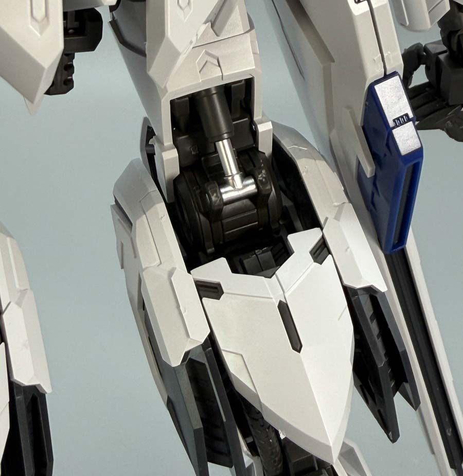 MGガンダムバルバトスルプスのガンプラレビュー画像です