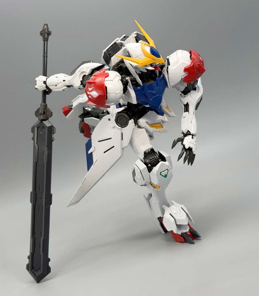 MGガンダムバルバトスルプスのガンプラレビュー画像です