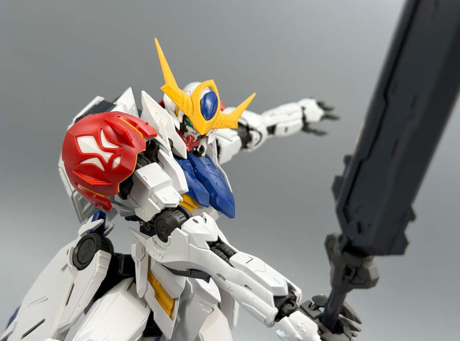 MGガンダムバルバトスルプスのガンプラレビュー画像です
