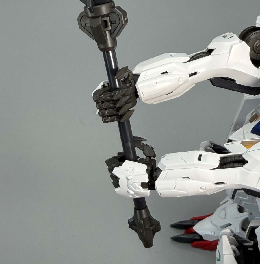 MGガンダムバルバトスルプスのガンプラレビュー画像です