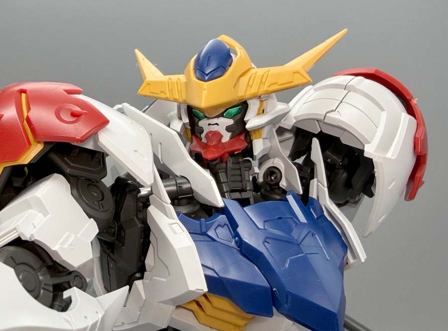MGガンダムバルバトスルプスのガンプラレビュー画像です