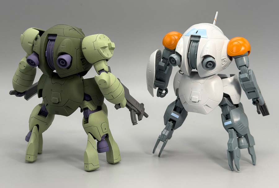HGマンロディとモンキーロディ（598機）の比較ガンプラ画像です