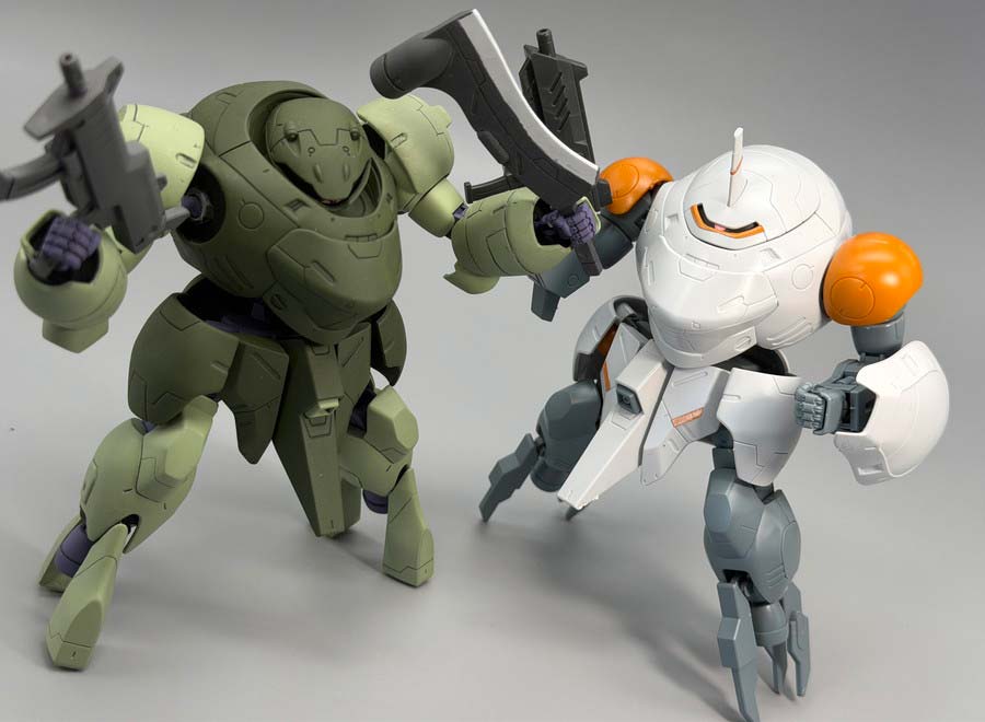 HGマンロディとモンキーロディ（598機）の比較ガンプラ画像です