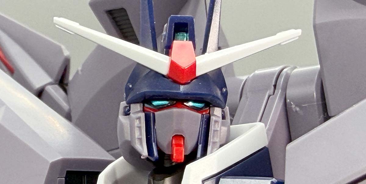 HGCEレジェンドガンダムのガンプラレビュー画像です