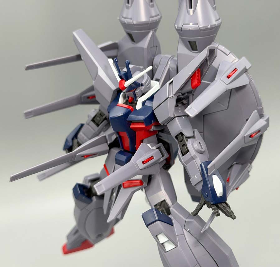 HGCEレジェンドガンダムのガンプラレビュー画像です