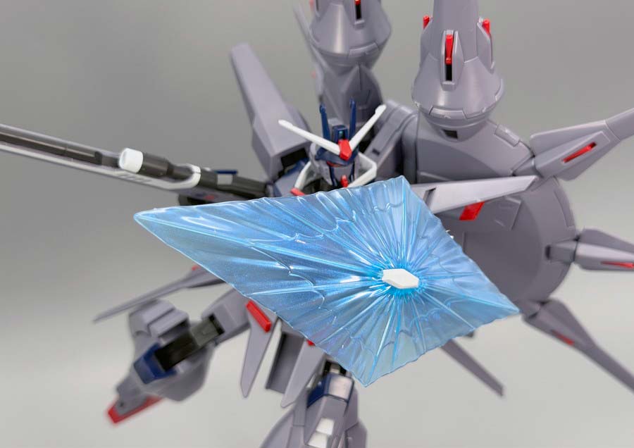 HGCEレジェンドガンダムのガンプラレビュー画像です