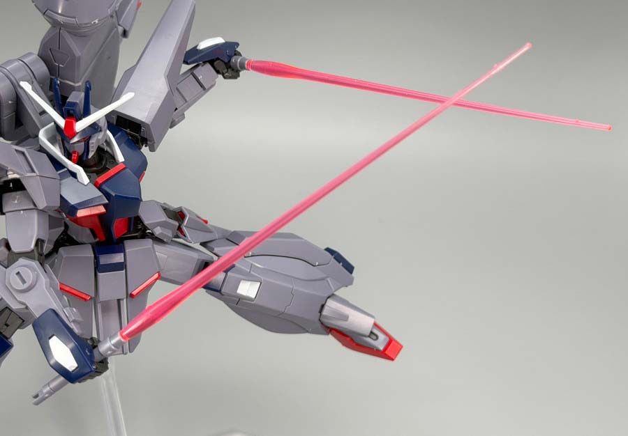 HGCEレジェンドガンダムのガンプラレビュー画像です