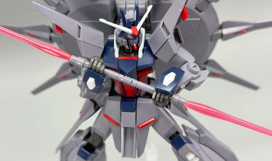 HGCEレジェンドガンダムのガンプラレビュー画像です