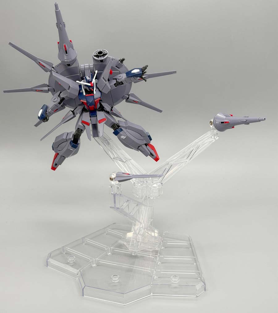 HGCEレジェンドガンダムのガンプラレビュー画像です