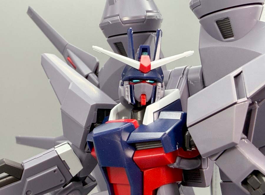 HGCEレジェンドガンダムのガンプラレビュー画像です