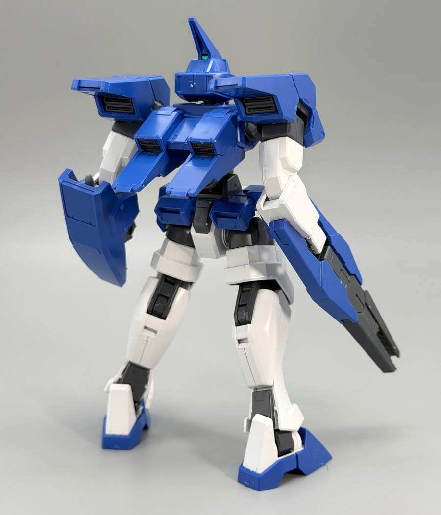 HGジェノアスOカスタムのガンプラレビュー画像です
