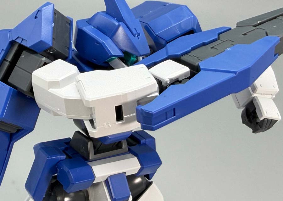 HGジェノアスOカスタムのガンプラレビュー画像です