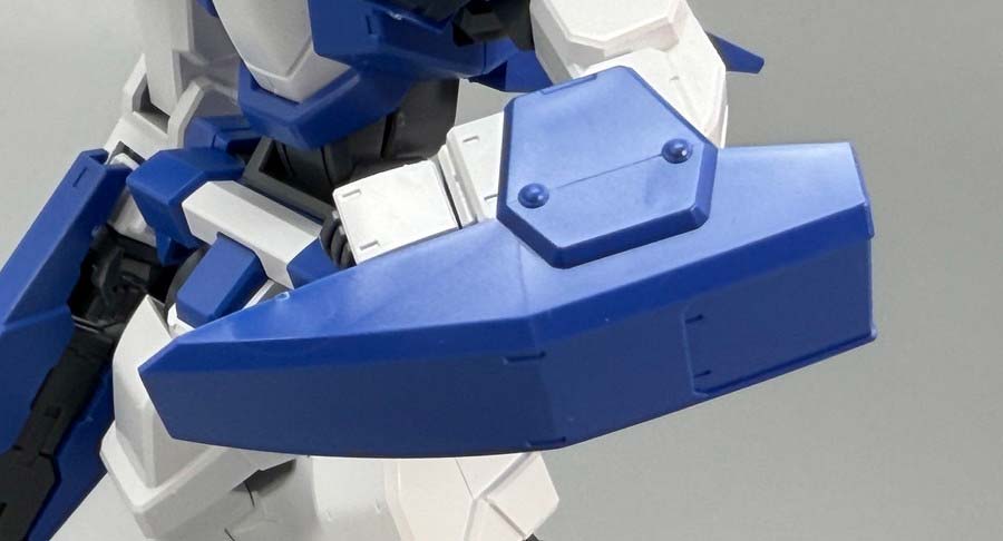 HGジェノアスOカスタムのガンプラレビュー画像です