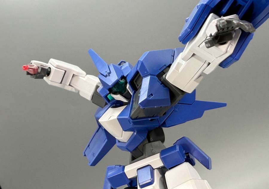 HGジェノアスOカスタムのガンプラレビュー画像です